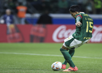 Gómez é criticado por Caio Ribeiro: "Participa negativamente"