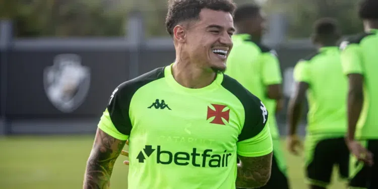 Coutinho pode voltar a jogar pelo Vasco contra o Athletico-PR