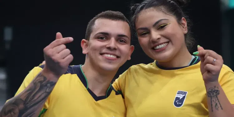 O casal que disputou juntos badminton no Parapan-Americanos de 2023(Foto: Pablo Bigorra / Parapanamericanos)