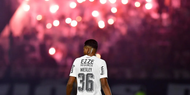 Wesley se despede do Corinthians com mensagem de Sócrates