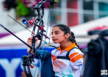 Arqueira paralímpica indiana que atira com os pés e a boca