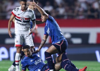 Juan Izquierdo, zagueiro do Nacional, sofreu uma arritmia cardíaca (Crédito: Getty Images)