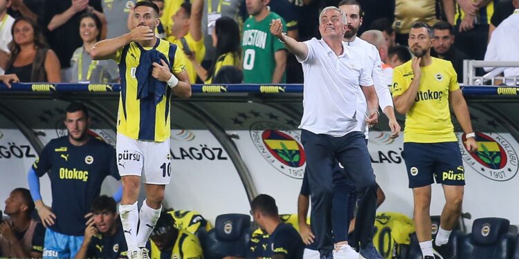 Fenerbahçe, de José Mourinho, está fora da Champions League