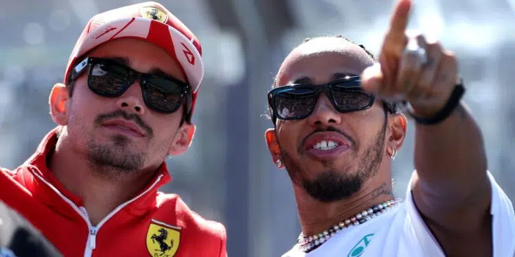 Charles Leclerc e Lewis Hamilton juntos (Crédito: Getty Images)