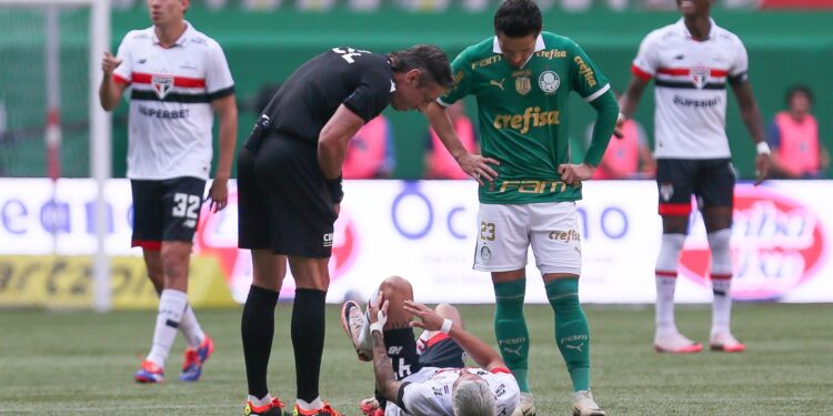 Ferreirinha teve lesão na coxa constatada após clássico contra o Palmeiras (Crédito: Getty Images)