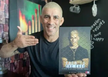 Treinador de MMA iniciou sua trajetória como escritor e celebrou o sucesso do seu livro (Foto: arquivo pessoal)