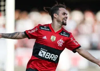 Michael é apresentado no seu retorno ao Flamengo (Crédito: Getty Images)