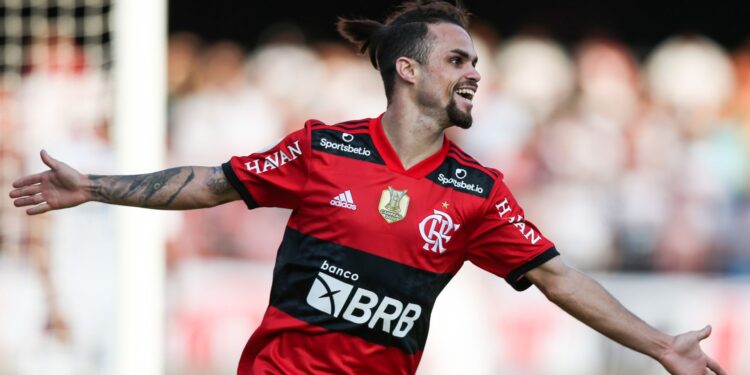 Michael é apresentado no seu retorno ao Flamengo (Crédito: Getty Images)
