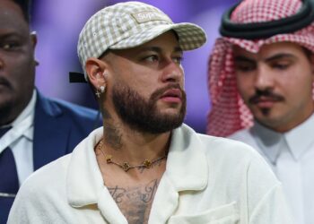 Neymar se oferece ao Barcelona