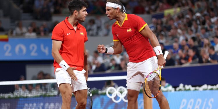 Carlos Alcaraz e Rafael Nadal (E/D) (Crédito: Getty Images)