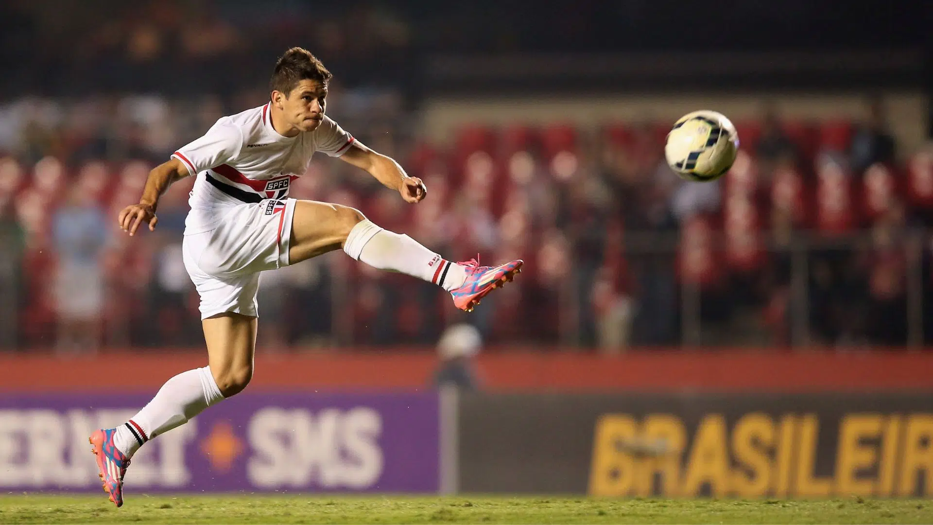 Osvaldo em ação pelo São Paulo, em 2014 (Crédito: Getty Images)