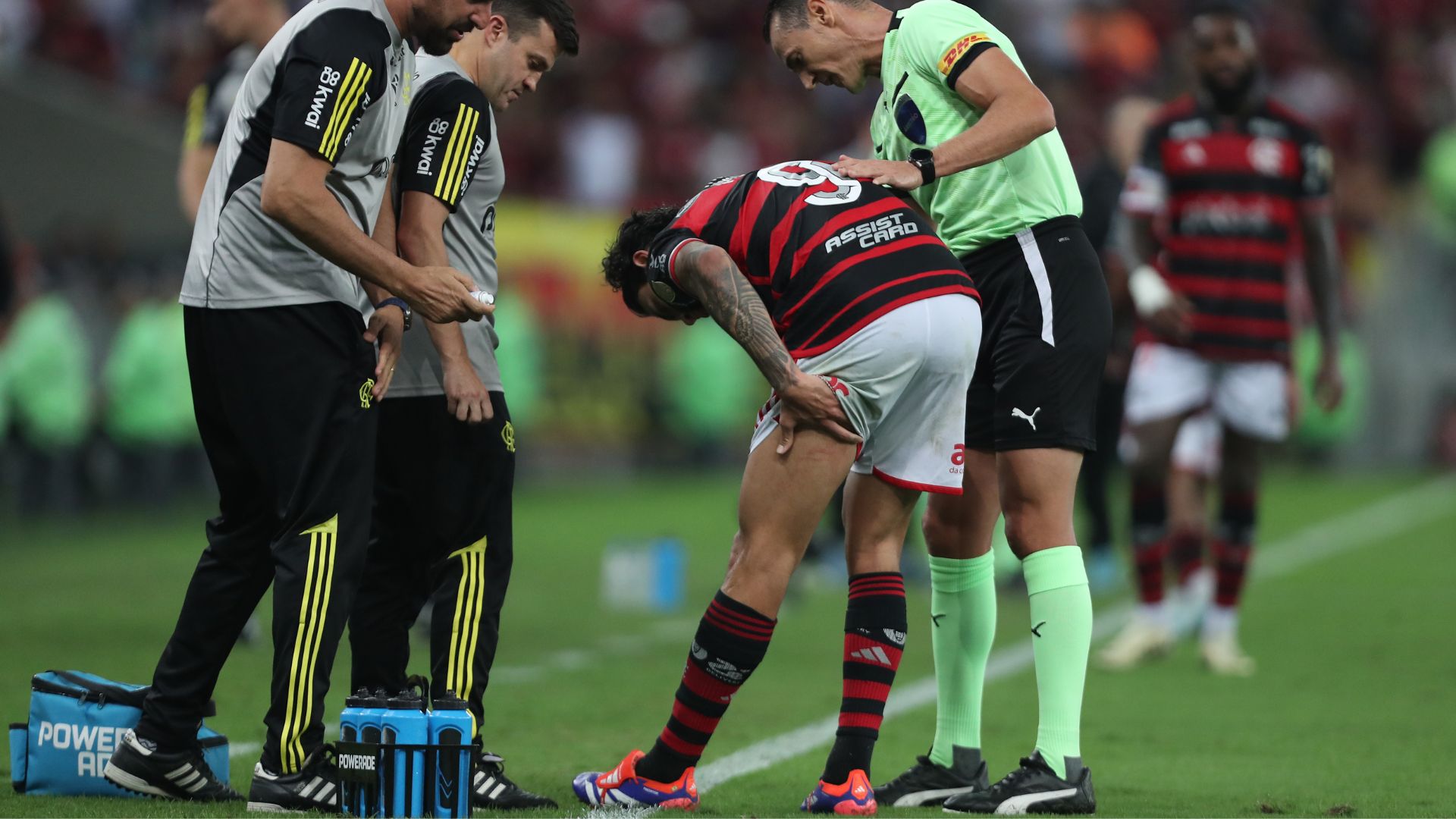 Momento em que Pedro sentiu a les&atilde;o, em Flamengo x Bol&iacute;var (Cr&eacute;dito: Getty Images)
