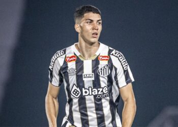 Porto faz proposta de R$ 92 milhões pelo zagueiro Jair (Crédito: Raul Baretta / Santos)