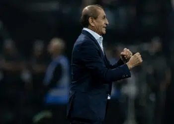 Ramón Díaz pede mudança no Corinthians após classificação
