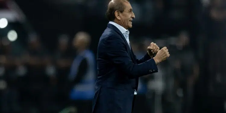 Ramón Díaz pede mudança no Corinthians após classificação