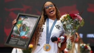 Rebeca Andrade no evento organizado pelo Flamengo para receber os medalhistas olímpicos