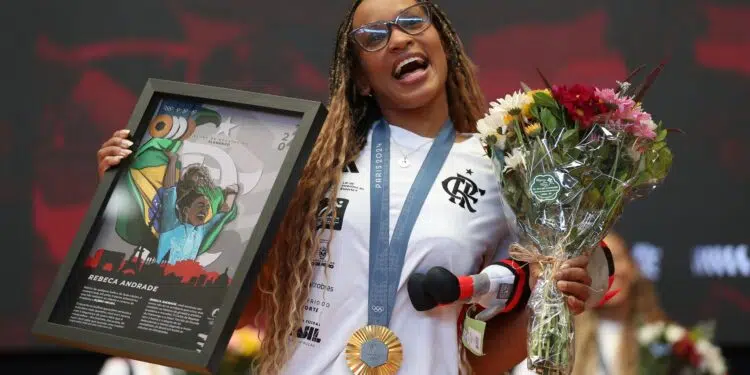 Rebeca Andrade no evento organizado pelo Flamengo para receber os medalhistas olímpicos
