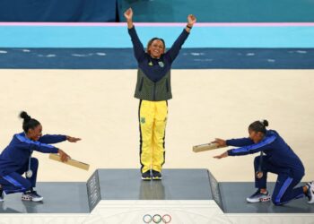 Rebeca Andrade sendo reverenciada