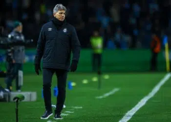 Renato Gaúcho comemora vitória, mas critica arbitragem