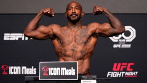 Rival de Poatan nega luta no chão contra brasileiro