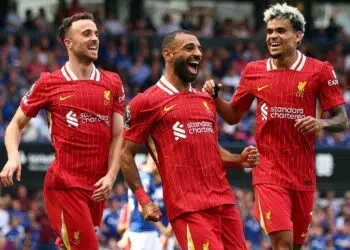 Liverpool vence na Premier League com brilho de Salah