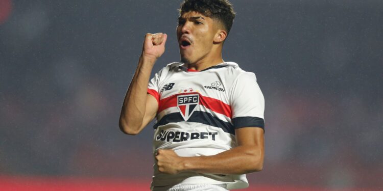 William Gomes comemorando seu primeiro gol como profissional (Crédito: Getty Images)