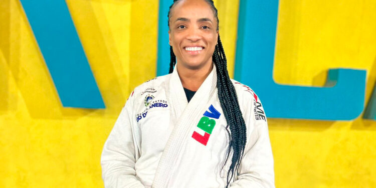 Policial dá aula em projeto social na Ladeira dos Tabajaras - Foto: Divulgação