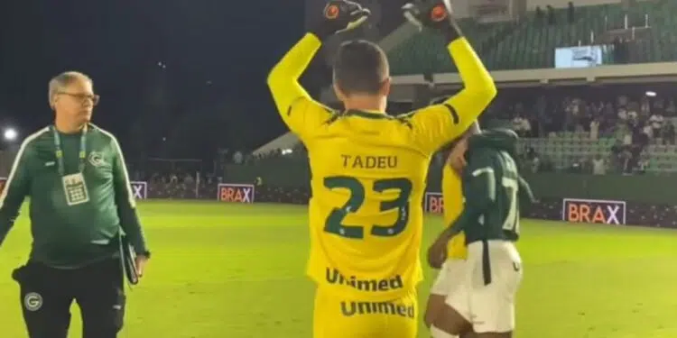 Tadeu. do Goiás, celebre vitória