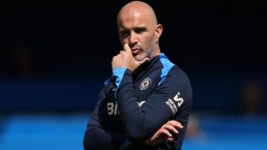 Técnico do Chelsea minimiza elenco inchado