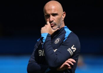 Técnico do Chelsea minimiza elenco inchado