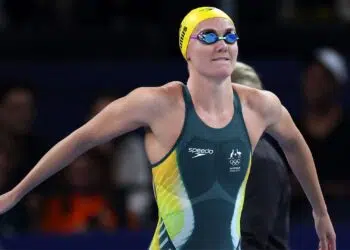 Ariarne Titmus se preparando para uma de suas provas na Olimpíada de Paris
