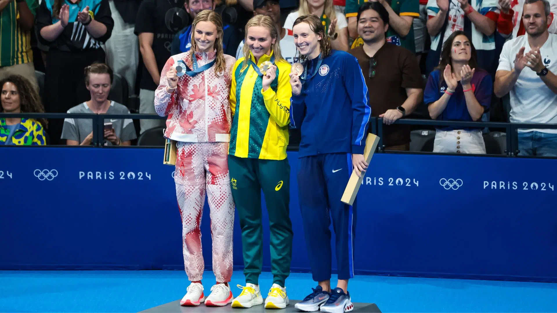 Ariarne Titmus dos 400m livre, acompanhada de Summer McIntosh e Katie Ledecky 