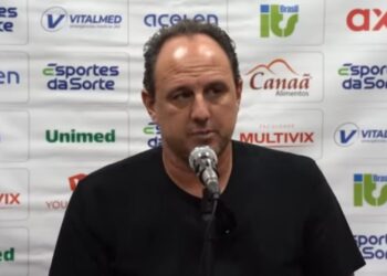 Ceni em coletiva de imprensa (Crédito: Reprodução/Youtube)