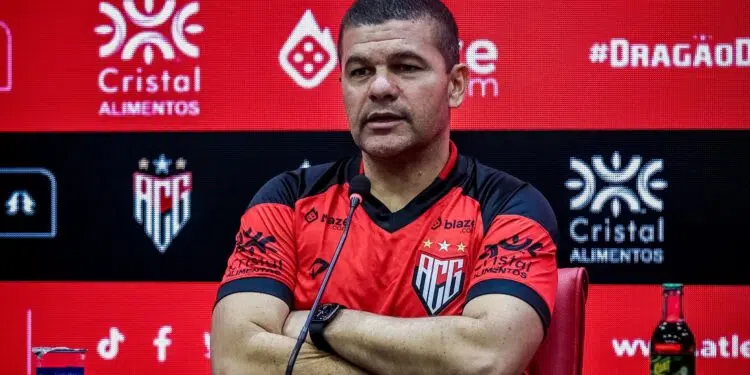 Umberto Louzer, técnico do Atlético-GO (Crédito: Ingryd Oliveira/ACG)