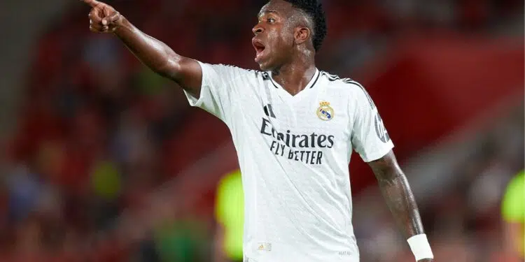 Vini Jr lembra nova regra ao árbitro em empate do Real Madrid