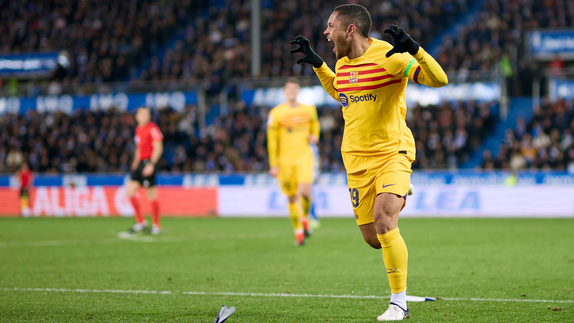 Vitor Roque comemorando gol pelo Barcelona