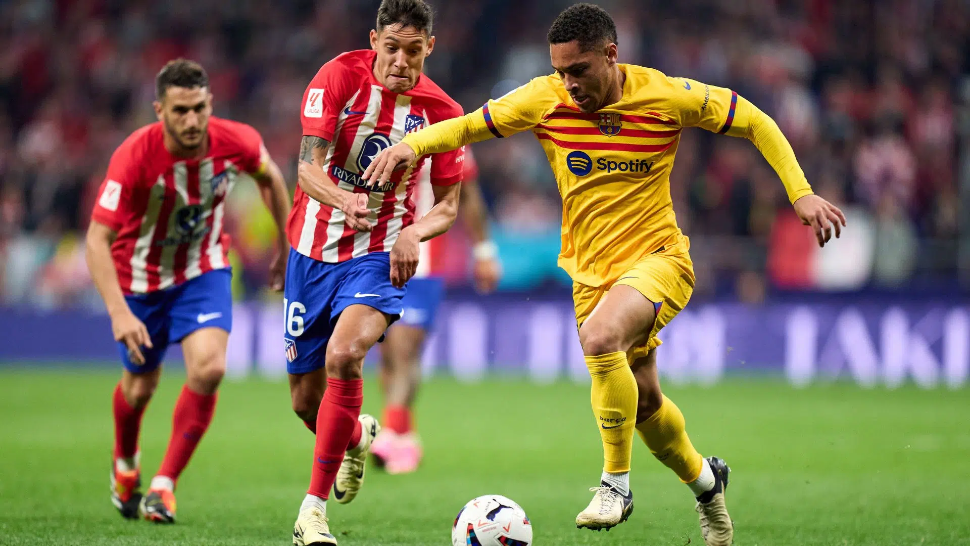 Vitor Roque em ação pelo Barcelona
