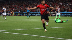 Vitor Roque quase voltou ao Brasil para jogar no Palmeiras