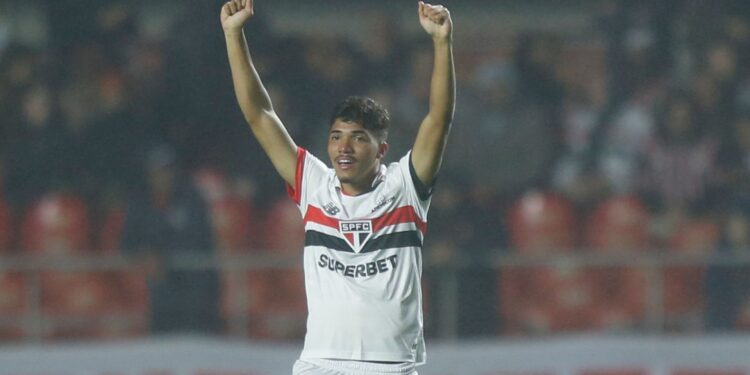 William Gomes, do São Paulo