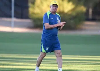 Yan Couto é cortado, e Dorival convoca lateral do Brasileirão