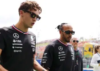 George Russell e Lewis Hamilton (Crédito: Getty Images)