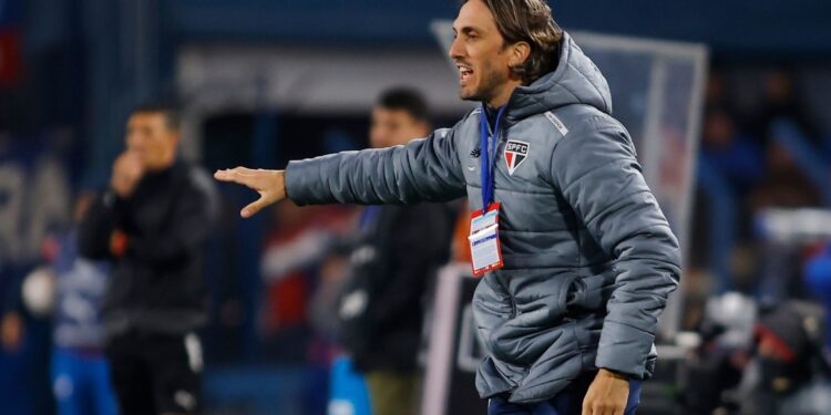 Zubeldía elogia São Paulo após classificação