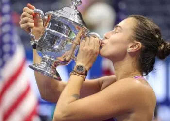 Após decepções anteriores em Nova York, Aryna Sabalenka finalmente colocou as mãos no troféu do US Open.