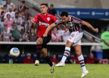 Paulo Henrique Ganso, do Fluminense, finaliza durante partida contra Atlético-GO válida pelo primeiro turno do Brasileirão