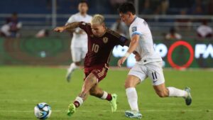 Nesta terça-feira (10), a Venezuela recebeu, no Monumental de Maturín, o Uruguai pela 8ª rodada das Eliminatórias Sul-Americanas para a Copa do Mundo 2026.