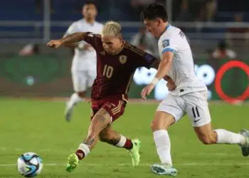 Nesta terça-feira (10), a Venezuela recebeu, no Monumental de Maturín, o Uruguai pela 8ª rodada das Eliminatórias Sul-Americanas para a Copa do Mundo 2026.