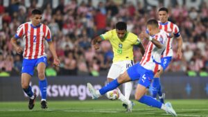 Nesta terça-feira (10), o Paraguai recebeu, no Estádio Defensores del Chaco, o Brasil pela oitava rodada das Eliminatórias Sul-Americanas para a Copa do Mundo 2026.