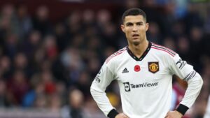 Cristiano Ronaldo, ícone do futebol mundial, fez duras críticas ao técnico do Manchester United, Erik ten Hag, afirmando que o clube precisa "reconstruir tudo" para voltar a ser competitivo nos maiores torneios.