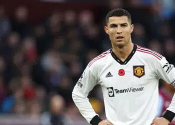 Cristiano Ronaldo, ícone do futebol mundial, fez duras críticas ao técnico do Manchester United, Erik ten Hag, afirmando que o clube precisa "reconstruir tudo" para voltar a ser competitivo nos maiores torneios.