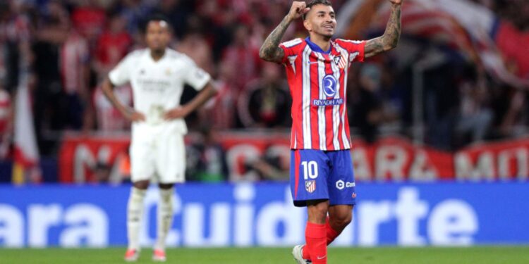 Ángel Correa, atacante do Atlético de Madrid, comemora gol de empate contra o Real Madrid, em partida válida por La Liga
